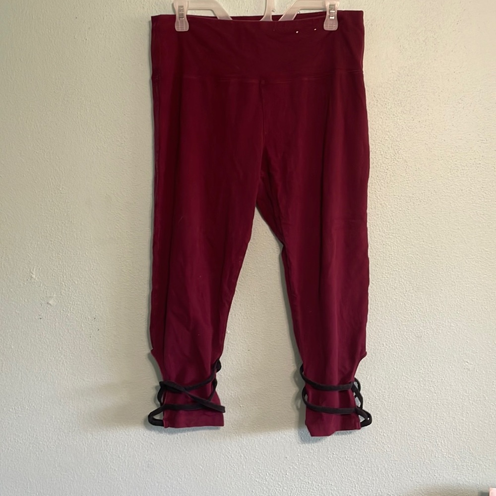 Burgundy cropped yoga pants with split leg XL